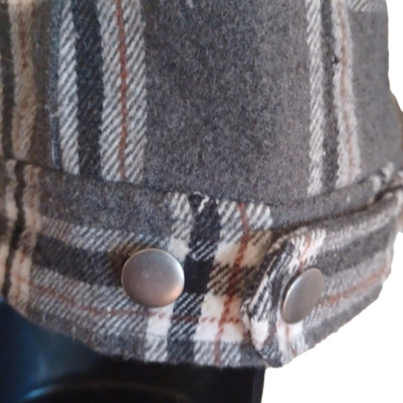 Mystree Shacket, size small,  perfect for school, camping! Great colors . - Picture 7 of 13